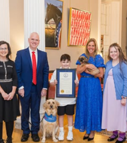 ቻርሊ እና የአገልግሎት ውሻው ዌንዲ