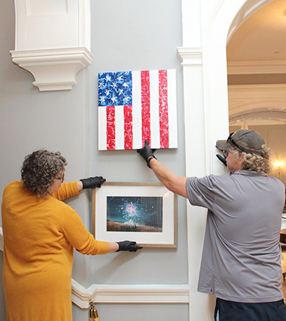 የአሜሪካ ጭብጥ ያለው የጥበብ ስራ በአስፈጻሚው ቤት ውስጥ ተጭኗል።